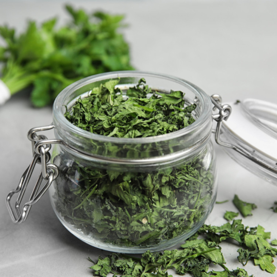 Kako da produžite svežinu peršuna i do MESEC DANA?