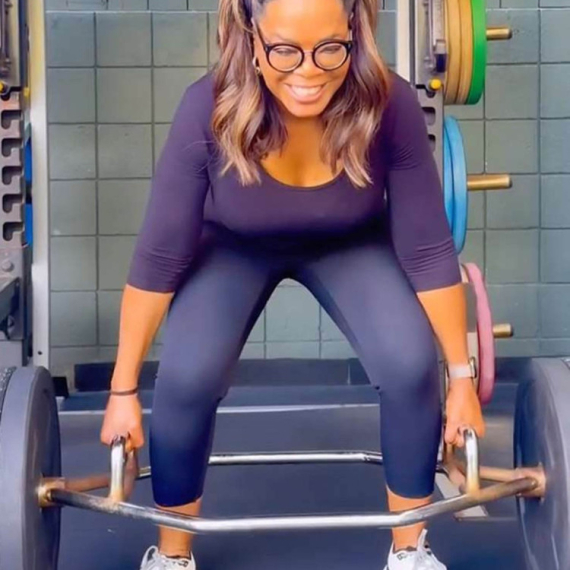 Snimak iz teretane usijao mreže: Opra Vinfri proslavila 72. rođendan mršavija nego ikad! (VIDEO)