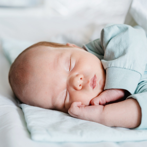 Francuski trik na kojem su svi roditelji ZAHVALNI! Evo kako da pomognete bebi da bolje PRESPAVA NOĆ (VIDEO)