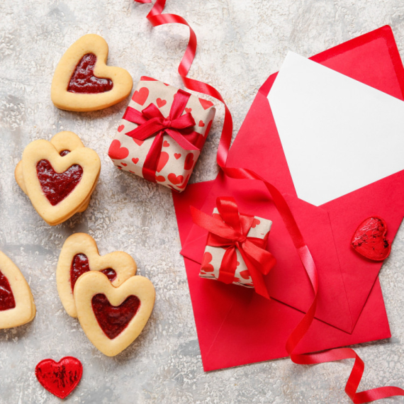 Iznenadite vašu drugu polovinu! Napravite ove LJUBAVNE keksiće očas posla (VIDEO)