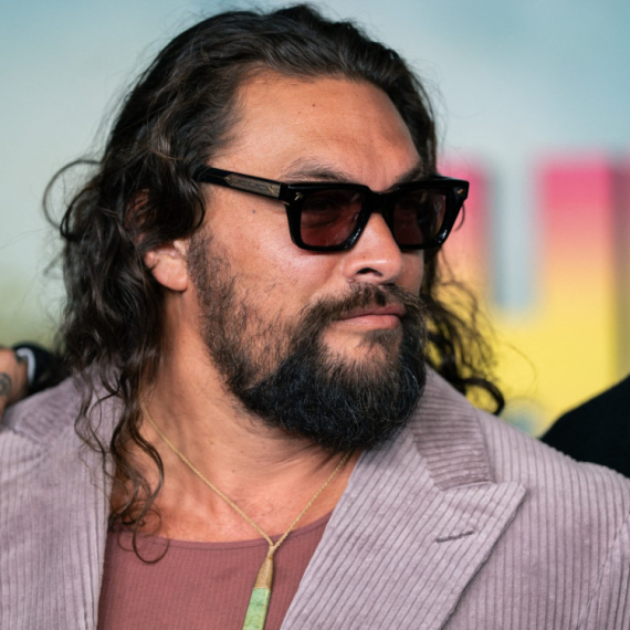 Mišićavi lepotan "prevario" ženu u restoranu, reakcije su hit: "Njemu bih sve dopustila" (VIDEO)