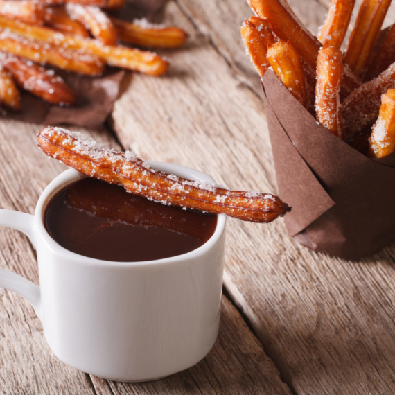 Imaćete osećaj kao da ste u Španiji! Evo kako se prave tradicionalni ĆUROSI (VIDEO)