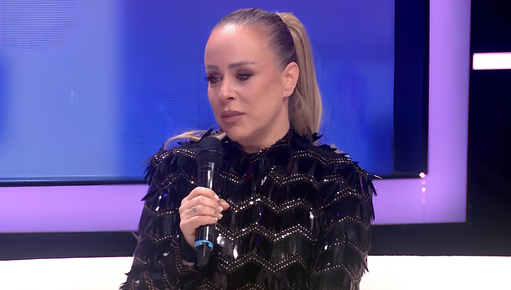 "SUPER JE KAD KRKAŠ, A POSLE JE VEĆ BORBA" Šuškalo se da je jela 300 grama ČOKOLADE DNEVNO - pevačica sada sve priznala (VIDEO)