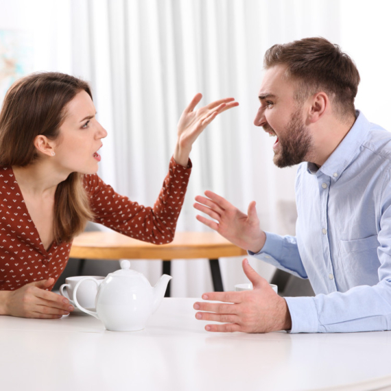 DNEVNI HOROSKOP ZA NEDELJU 15. FEBRUAR: Ribama mogućnost zanimljivog susreta, Vagama slede BURNE RASPRAVE, Blizancima odličan dan za PROVOD