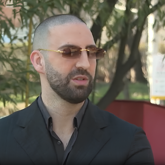 Pevač otkrio od kojih pesama je zaradio NAJVEĆI BAKŠIŠ!