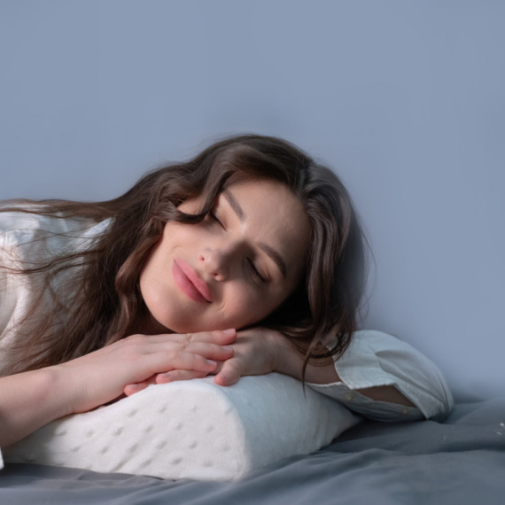 Trik od 30 sekundi daje odgovor! Evo kako da znate da li vam je neophodan NOVI JASTUK