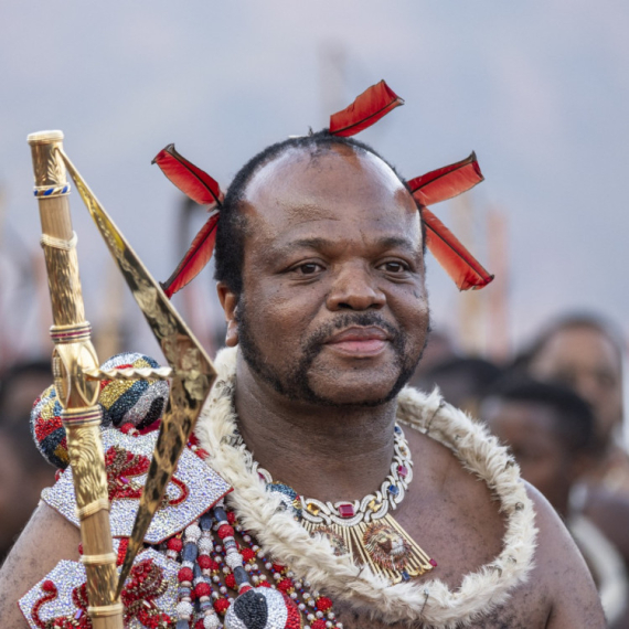 Ovaj afrički kralj se svake godine ŽENI NOVOM ŽENOM: Devojke iz cele zemlje PLEŠU PRED NJIM, A ON BIRA NAJLEPŠU i vodi je u svoj HAREM