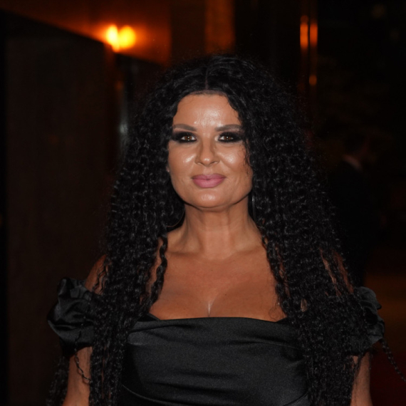 Pevačica ponovo STALA NA NOGE nakon operacije: "Bila sam NEMOĆNA"