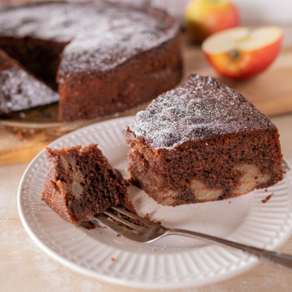 Ne znate šta ćete s jabukama? U ovom čokoladnom kolaču će biti PUN POGODAK