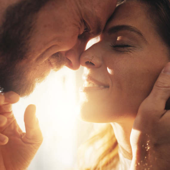 DNEVNI HOROSKOP ZA SUBOTU, 21. FEBRUAR: Škorpije OBUZETE STRAŠĆU, Device uleću u AVANTURU, Ovnovima sledi TAJNI SUSRET