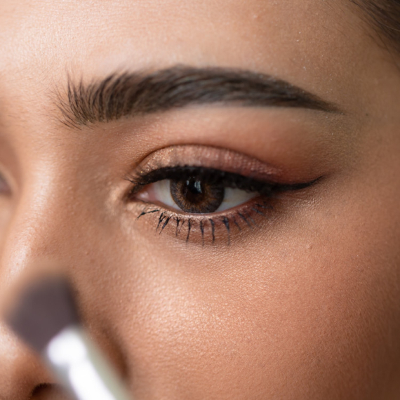 Želite da vizuelno SMANJITE NOS bez odlaska pod nož? Evo KAKO to da uradite pomoću šminke (VIDEO)