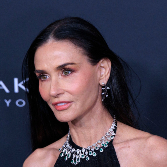 Ćerka slavnog holivudskog para iznenadila izjavom: "Radim ČETIRI POSLA da bih izdržavala dete"