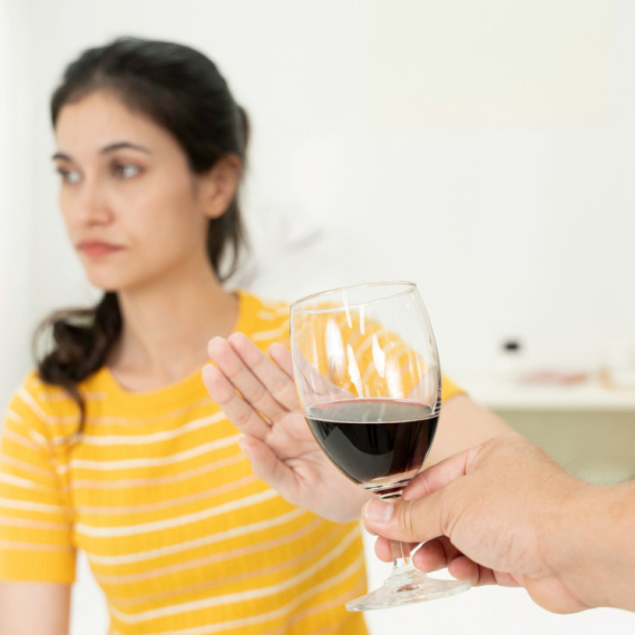 9  jednostavnih rečenica kako da ODBIJETE kad vas nagovaraju da popijete barem JEDNO PIĆE