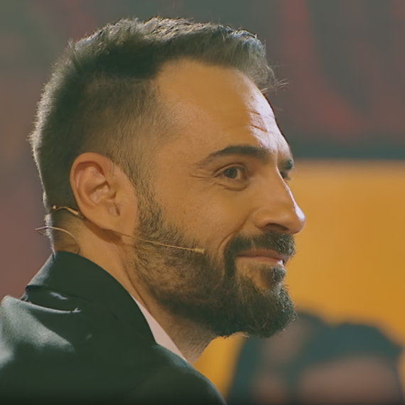 Glumci iz serije "Dadilja sa sela" Zoranu Pajiću priredili VELIKO IZNENAĐENJE pred kamerama: Nije znao šta ga je snašlo (VIDEO)