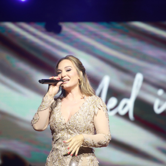 Jeleni Tomašević pozlilo tokom koncerta, hitno odvezena u bolnicu: Evo u kakvom je stanju pevačica