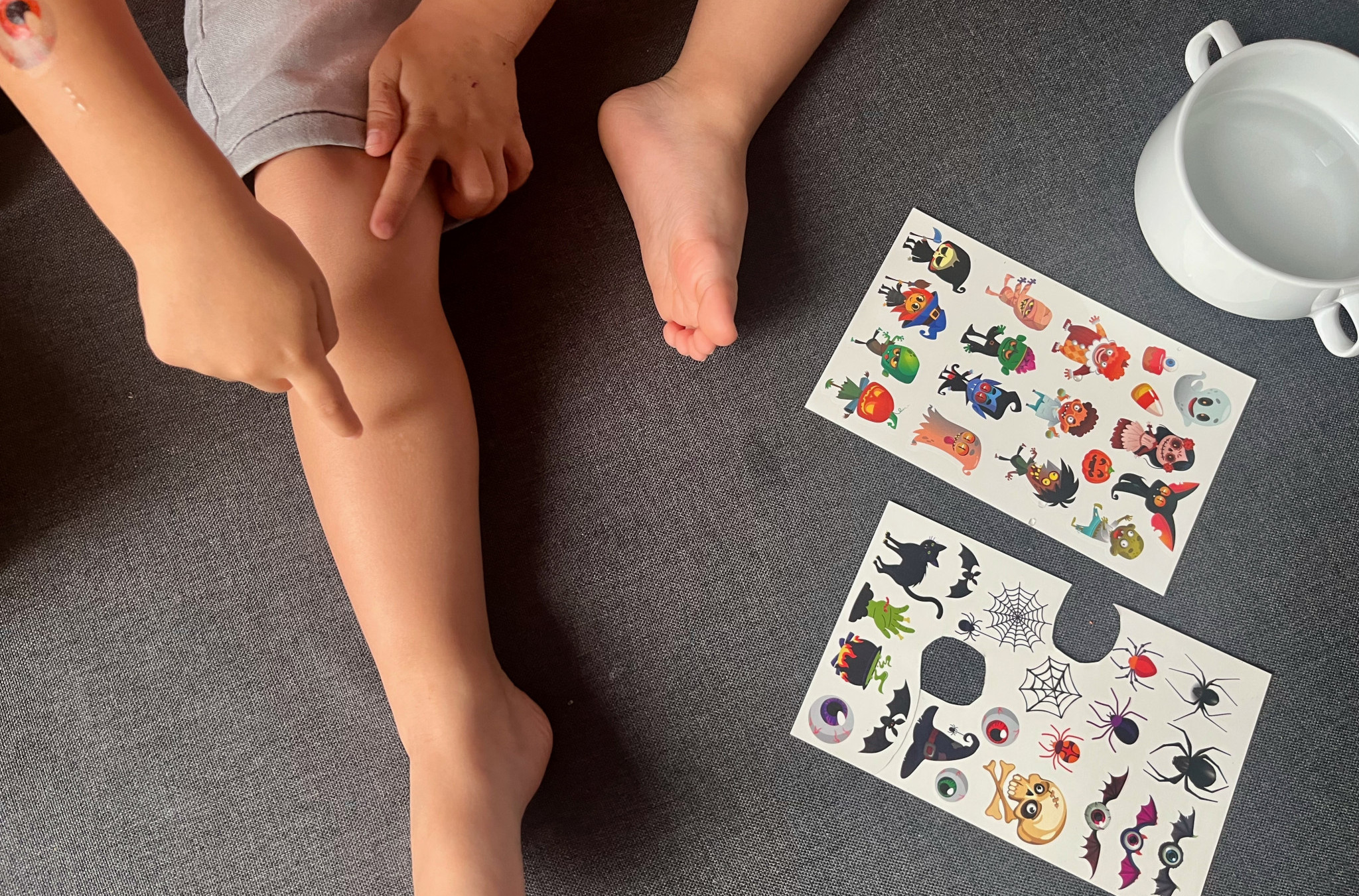 Roditelji će biti oduševljeni! Evo kako da OKUPIRATE VAŠE DETE SATIMA - sve što vam je potrebno jesu NALEPNICE (VIDEO)