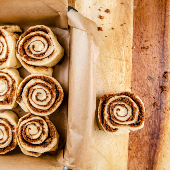Prijelo vam se nešto slatko? Ove lažne cimet rolnice ćete napraviti za samo par minuta (VIDEO)