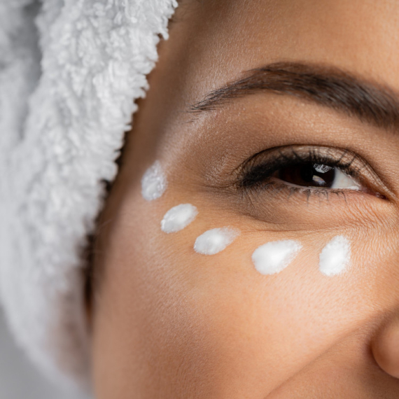 Smanjite otoke i bore kod očiju na PRIRODAN NAČIN - potrebne sastojke verovatno već IMATE KOD KUĆE