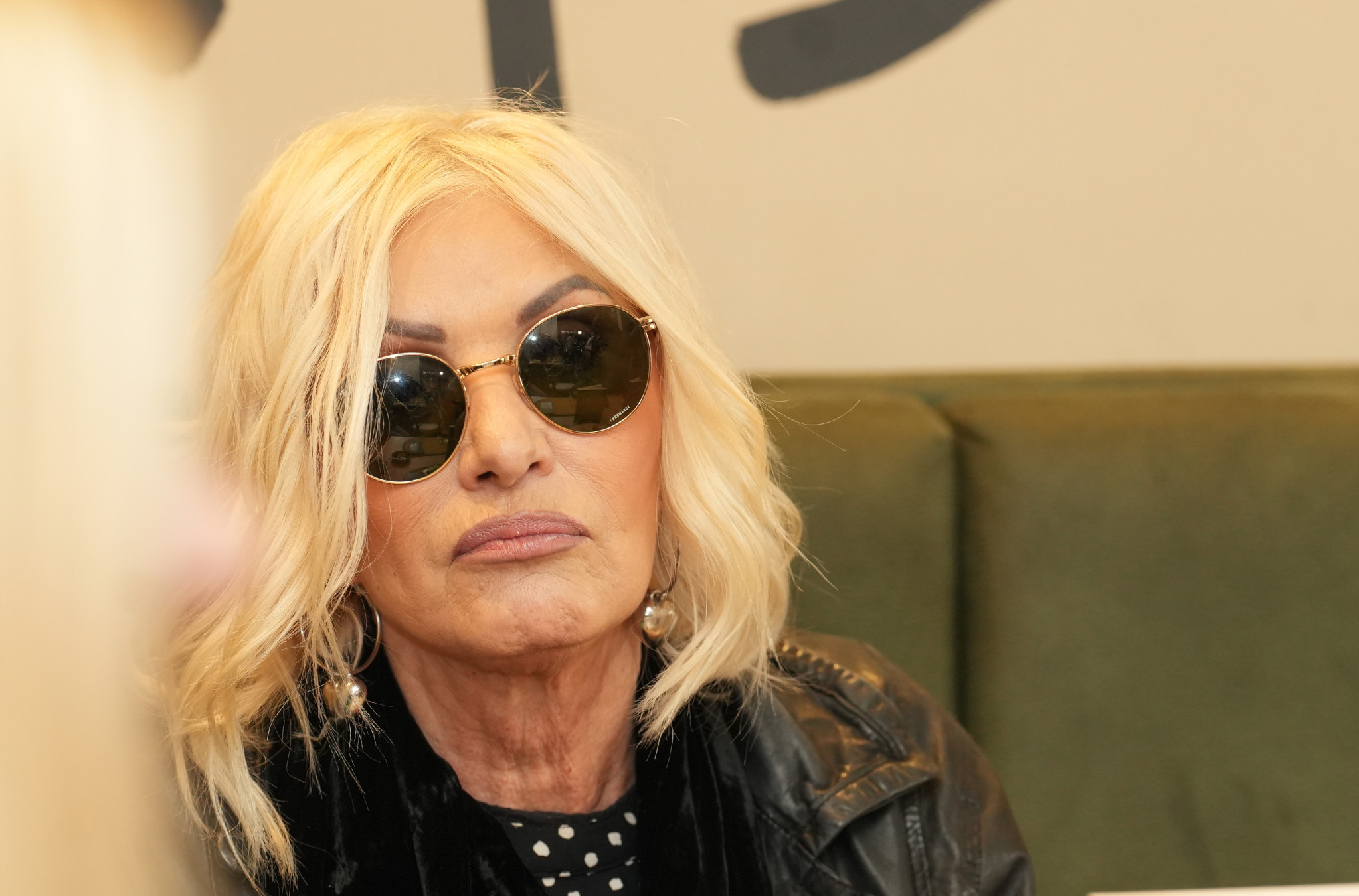 "Možda ne bih oprostila ukoliko bi bio gej, ali ženu bih oprostila" Cakana BEZ DLAKE NA JEZIKU - pevačica progovorila o PREVARI (VIDEO)