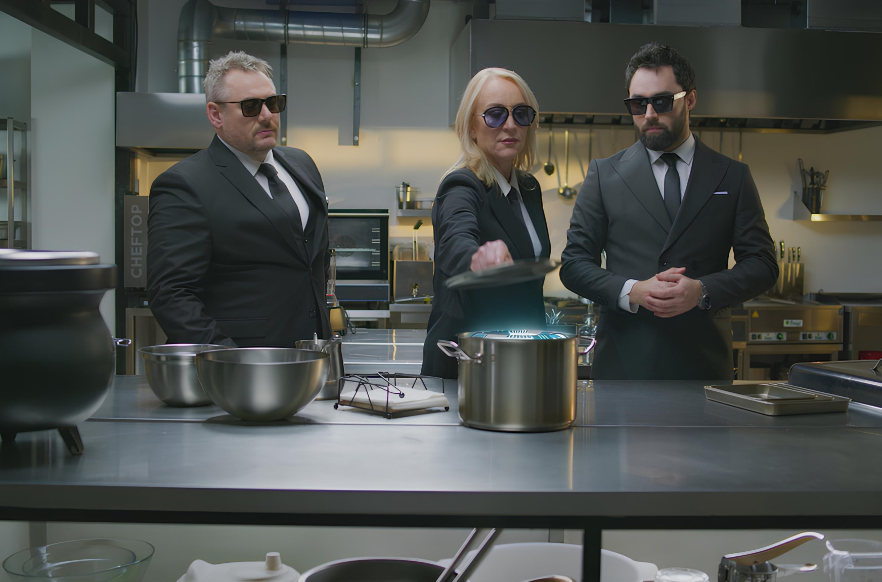 MasterChef Srbija - Petak, 6. mart -  Takmičari u crnim keceljama osmesima pokušavaju da oteraju tremu