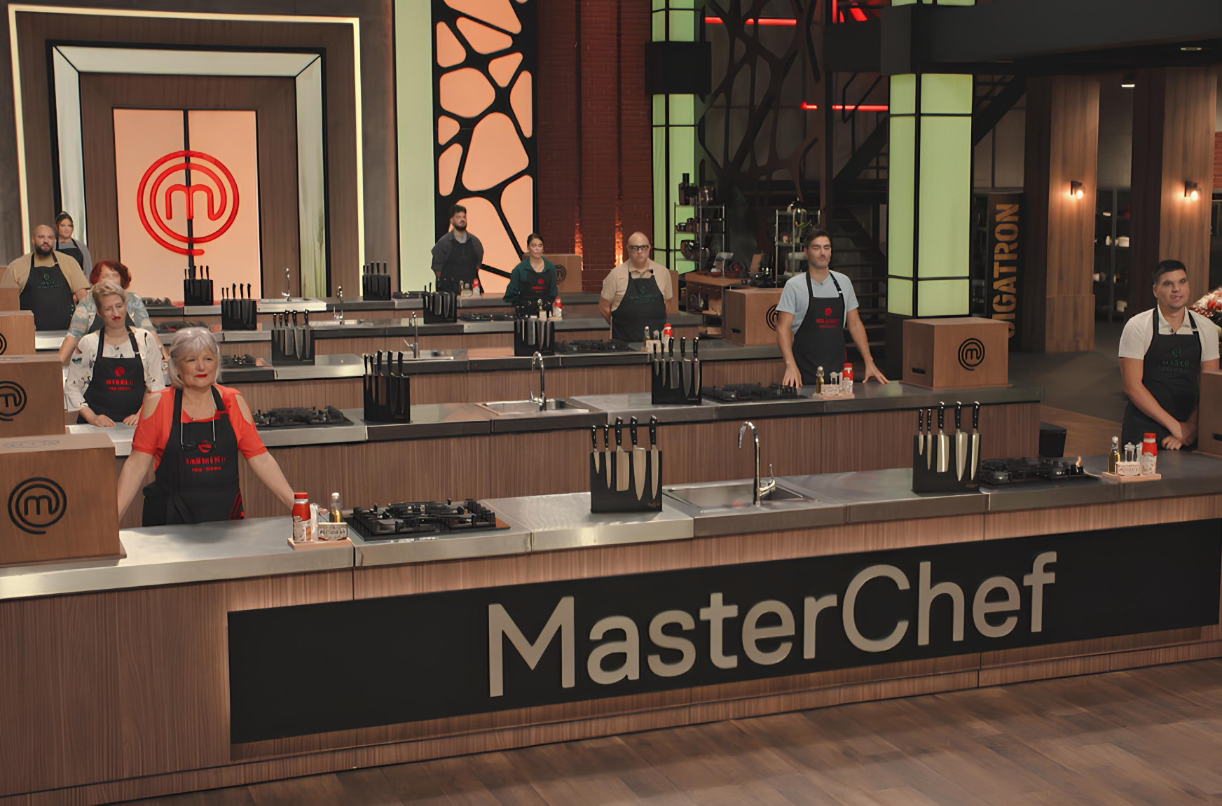 MasterChef Srbija - Petak, 6. mart -  Takmičari u crnim keceljama osmesima pokušavaju da oteraju tremu