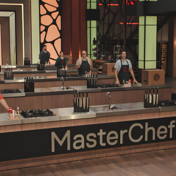 MasterChef Srbija - Petak, 6. mart -  Takmičari u crnim keceljama osmesima pokušavaju da oteraju tremu
