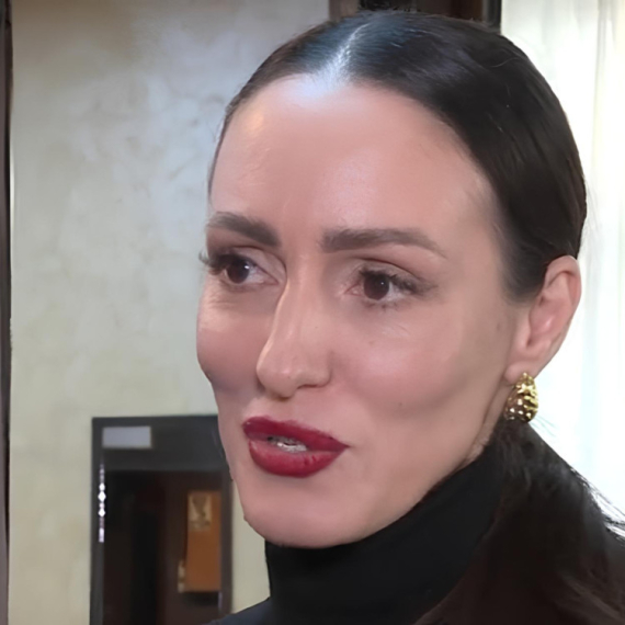 Važila je za jednu od najlepših i najzgodnijih pevačica na estradi! Gde je i šta radi Slađana Ivanišević? (VIDEO)