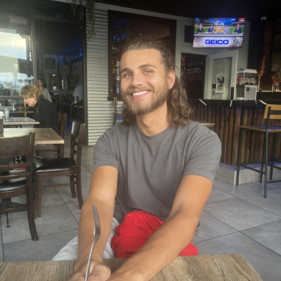 Ovo se ne bi usudio svako da radi - Zgodni mladić čisti neke od NAJGROZNIJIH i NAJPRLJAVIJIH kuća na svetu! (VIDEO)