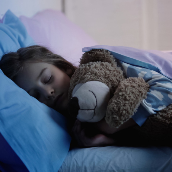 Otac podelio sjajan trik kako da uspavate dete za samo 15 minuta! (VIDEO)