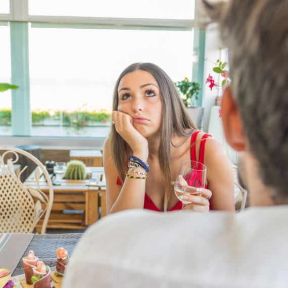 DNEVNI HOROSKOP ZA UTORAK, 10. MART: Ribama se samo gomilaju OBAVEZE, Strelčevi treba da "SPUSTE LOPTU", Device nemaju sreće sa flertovanjem