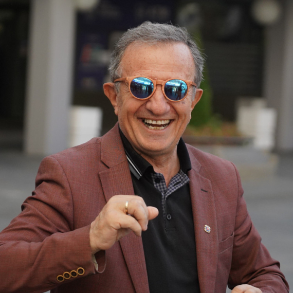 "Žikina šarenica" STIŽE NA PRVU: Žika Nikolić otkrio da će emisiju voditi sa OVOM lepom voditeljkom