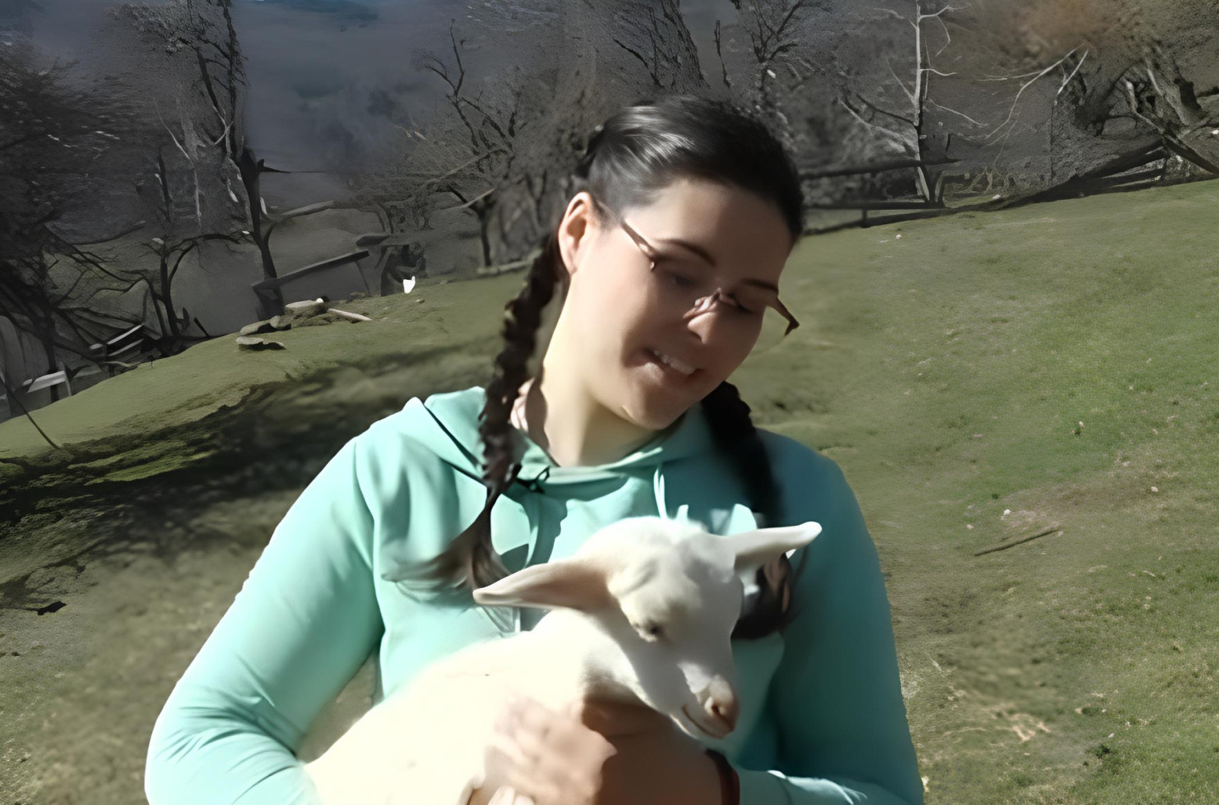 "LJUDI SU U POČETKU ČUDNO REAGOVALI" Jovana ima samo 20 godina i odlučila je da živi NA SELU I BAVI SE KOZARSTVOM (VIDEO)