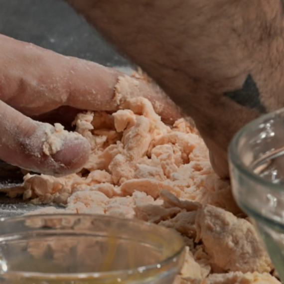 Sve se mrvi! Takmičari odmah na početku nailaze na PREPREKE – on pravi VELIKU GREŠKU