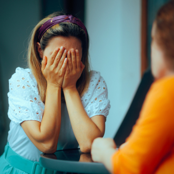 Da li se osećate kao emotivni sunđer? Evo kako da zaštitite svoju energiju od drugih i ponovo pronađete fokus