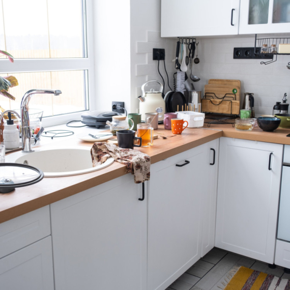 Šest stvari koje imate u KUHINJI a samo zauzimaju prostor: Odmah ih IZBACITE, prostorija će PRODISATI