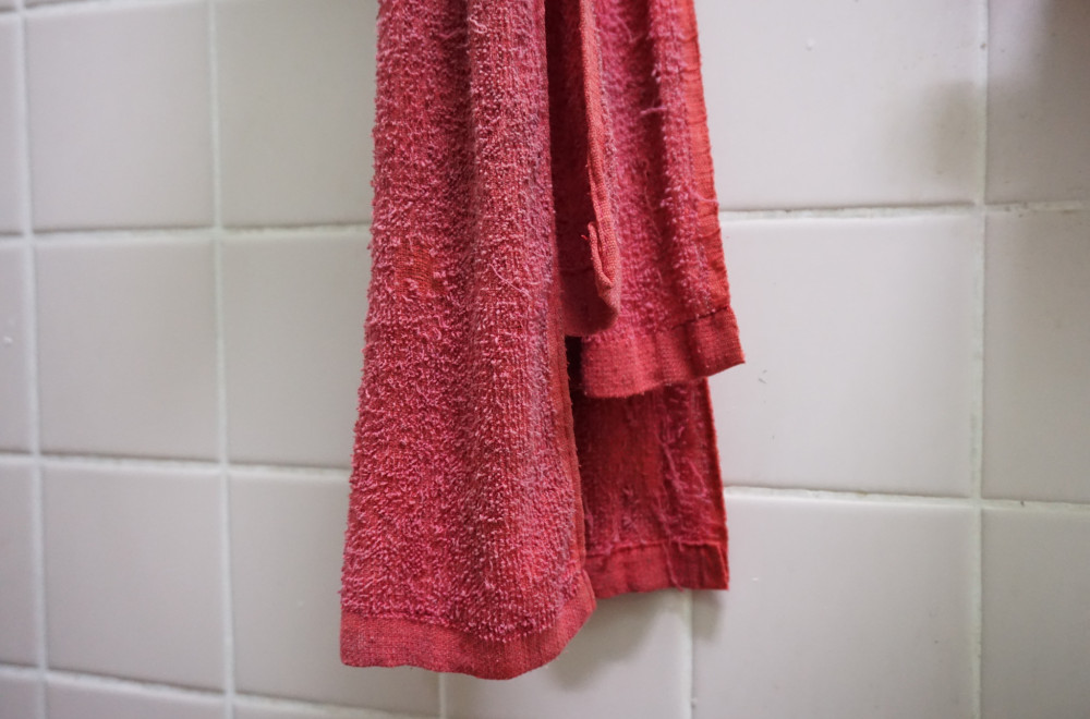 Ne bacajte STARE PEŠKIRE: Predlažemo vam PET SUPERNAČINA da ih koristite po kući