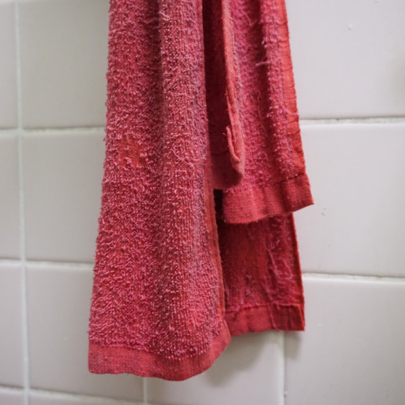 Ne bacajte STARE PEŠKIRE: Predlažemo vam PET SUPERNAČINA da ih koristite po kući