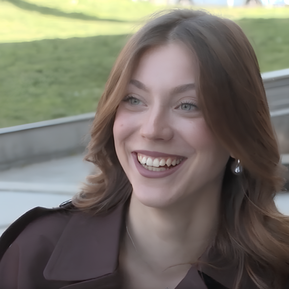 Priželjkuje karijeru Džejle Ramović! Mlada pevačica završava Saobraćajni fakultet, a sada je objavila i NOVU PESMU