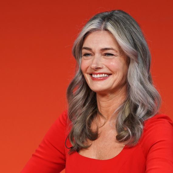 Slavna manekenka NE ŽELI DA SE FARBA I BOTOKSIRA, pozirala u vešu i pokazala NAJREALNIJI MOGUĆI IZGLED: "Ovo je ISTINA o mojoj lepoti"