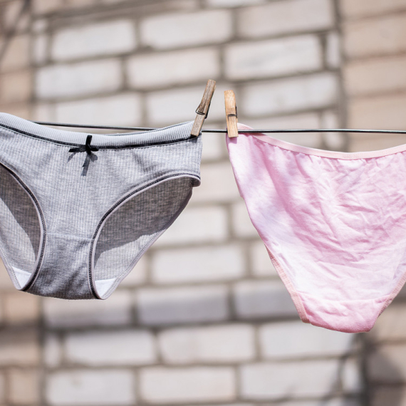 Influenserka ZGROZILA pratioce! Objašnjavala kako se pere PRLJAV DONJI VEŠ u hotelskom aparatu za kafu (VIDEO)