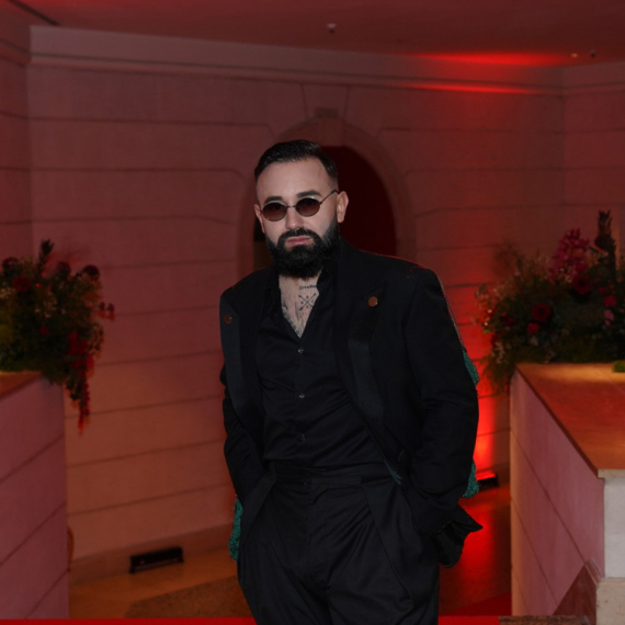 Nikada ne biste pogodili kojim POSLOM se bavio naš poznati pevač pre nego što je postao POZNAT