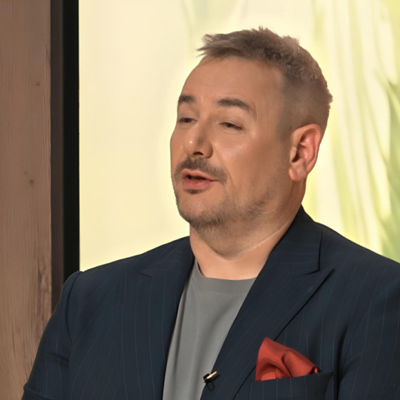 „Napustite kuhinju i obucite crne kecelje!“