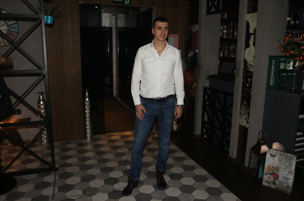 Od 165 cm do skoro 2 metra: Evo ko je najviši, a ko najniži pevač na estradi