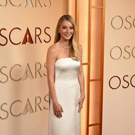 Gvinet Paltrou je radila RAZNE KOZMETIČKE TRETMANE kako bi usporila starenje, a neki od njih su i BIZARNI