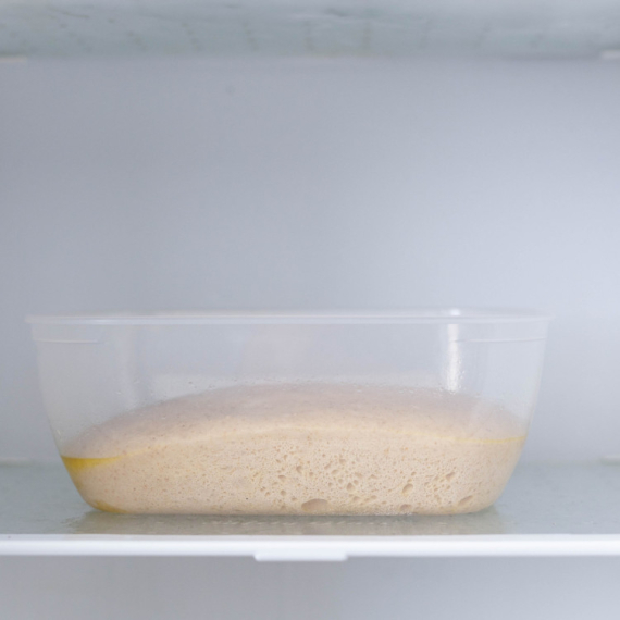 Znate da testo treba ostaviti da NARASTE, ali ako ga stavite u FRIŽIDER, napravićete DRASTIČNU RAZLIKU! Evo i zašto