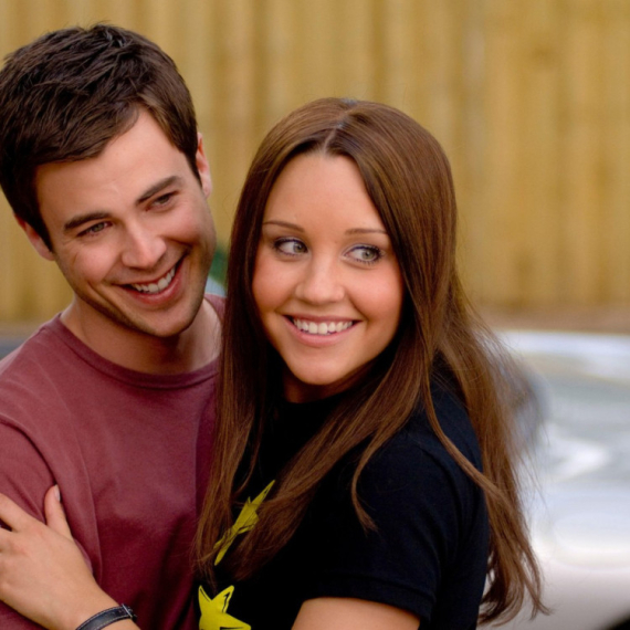 Smatrali su je holivudskom lepoticom, a onda su je ILEGALNE SUPSTANCE UNIŠTILE! Završila je i na psihijatriji, a poklekla je i trendu MRŠAVLJENJA