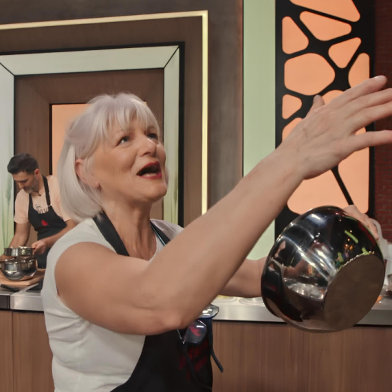 Šou u “MasterChef Srbija” - Jasmina peva "Nišku banju" i udara u vanglu, a ostali… (VIDEO)