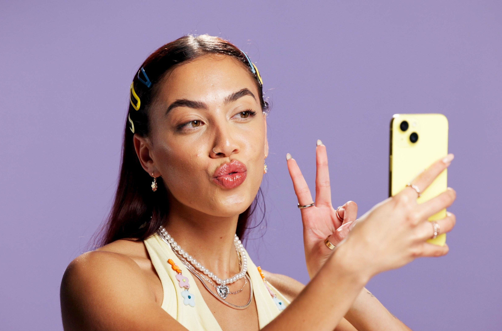 "PAČJE USNE" ODLAZE U ZABORAV! Generacija Z ima novi izraz lica za selfije! (VIDEO)