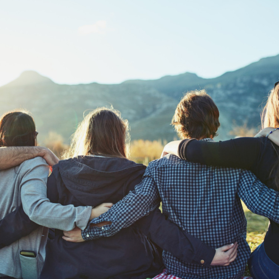 OMILJENI ILI OMRAŽENI? Otkrijte KAKAV ste PRIJATELJ sudeći po vašem horoskopskom znaku