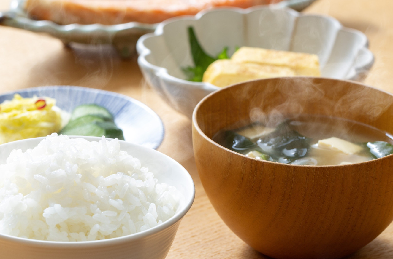 Može biti OPASNO! Ovu hranu NEMOJTE DRŽATI van frižidera!